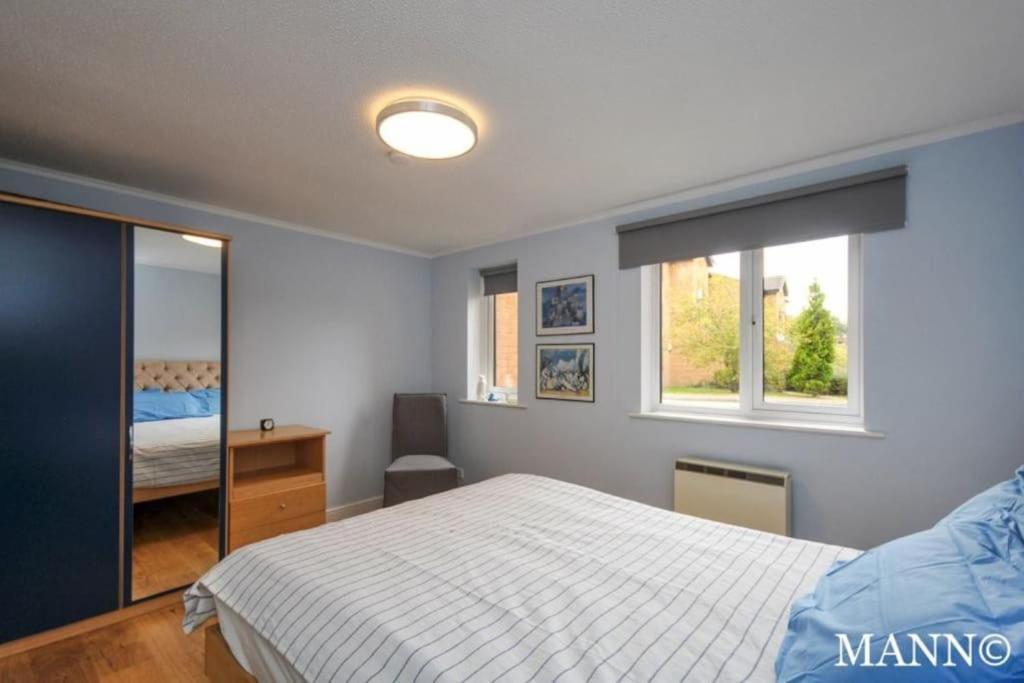 Morden Flat Close To Dlr Station With Free Parking London Luaran gambar