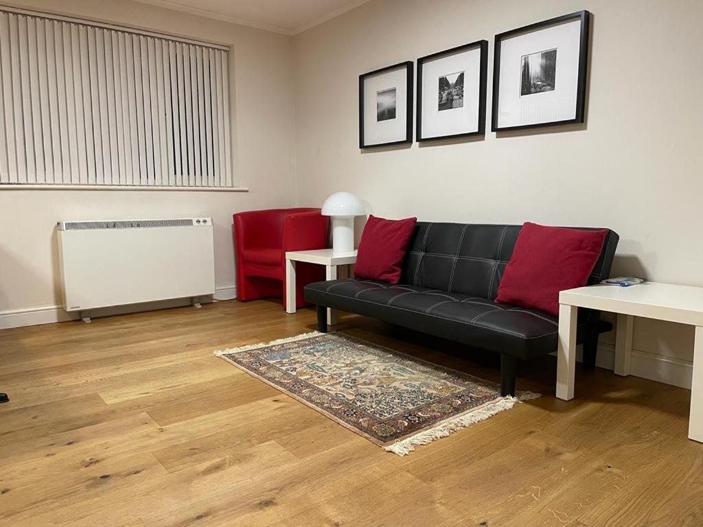 Morden Flat Close To Dlr Station With Free Parking London Luaran gambar
